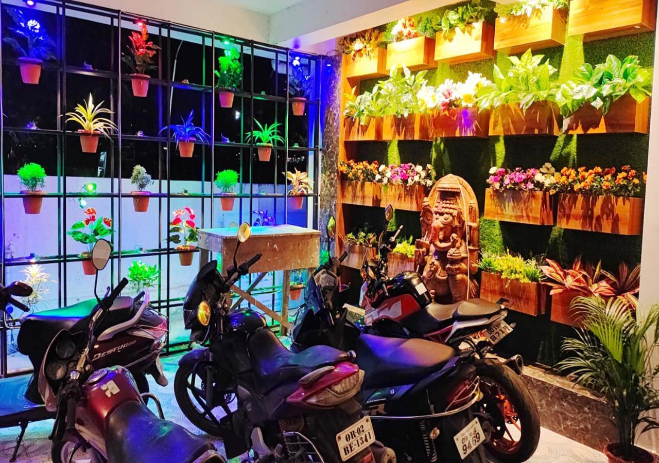 The Greenstar Inn Premium 부바네스 외부 사진