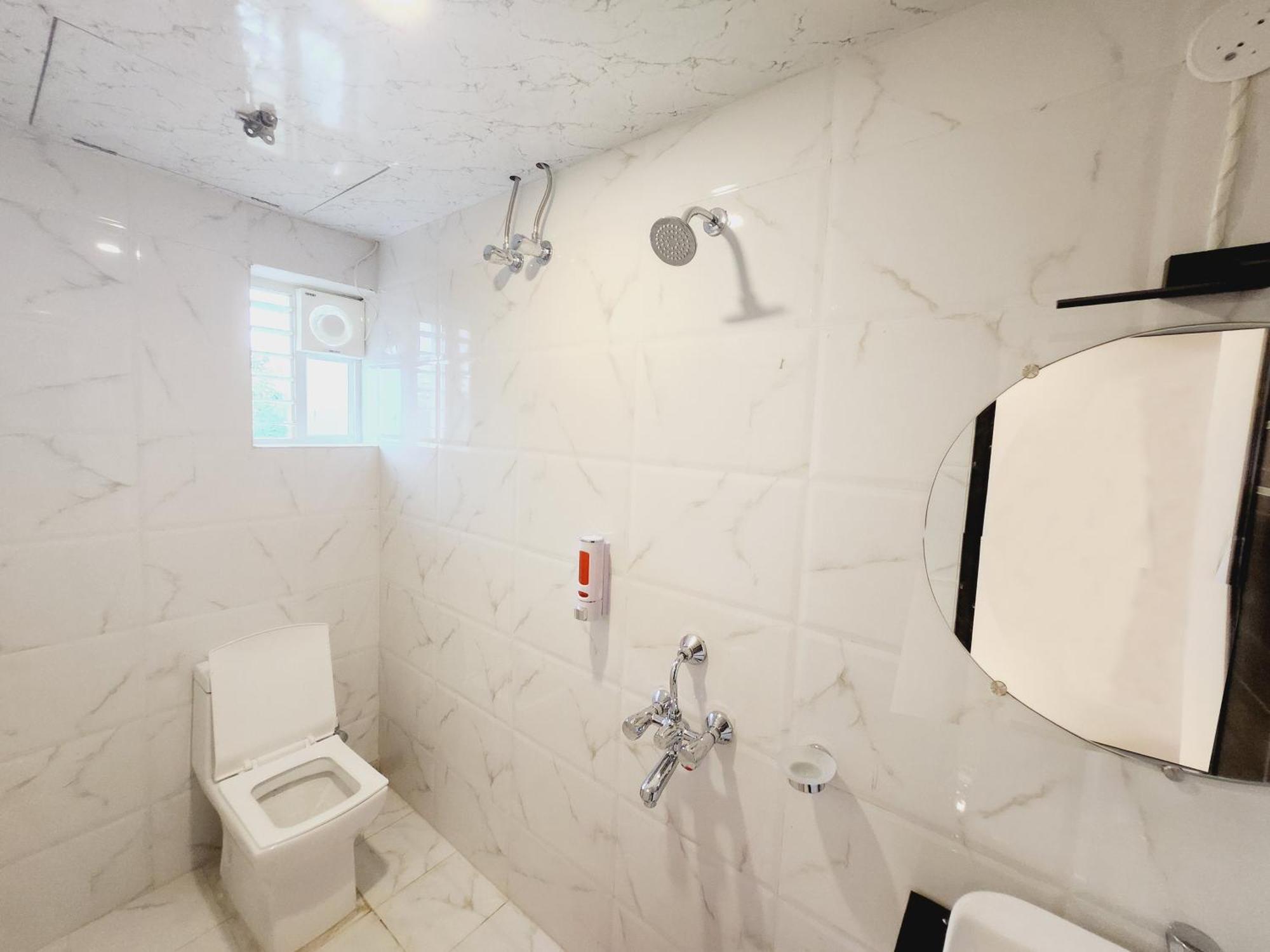 The Greenstar Inn Premium 부바네스 외부 사진
