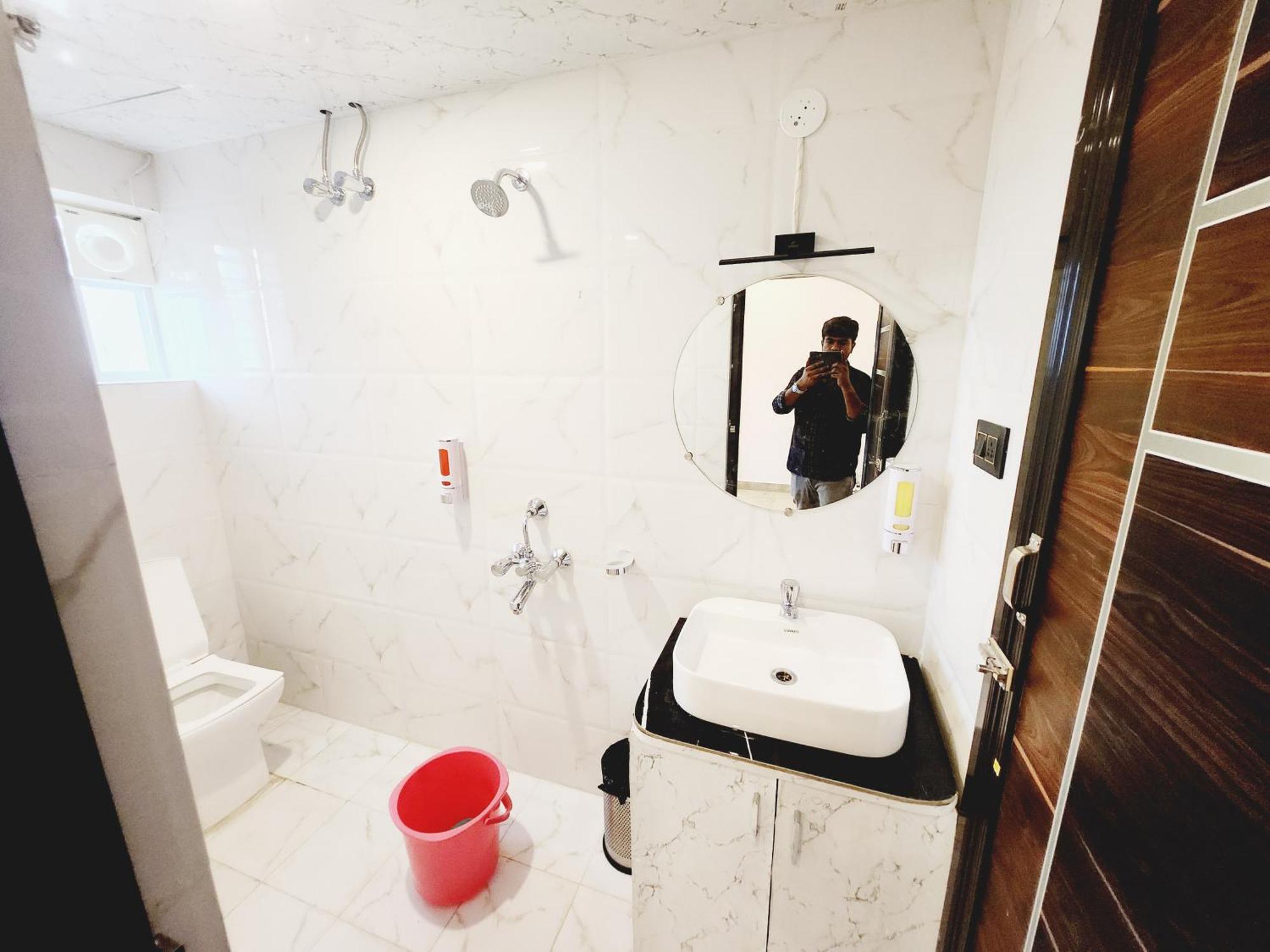 The Greenstar Inn Premium 부바네스 외부 사진