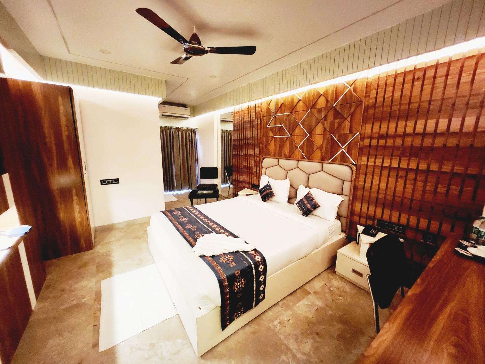 The Greenstar Inn Premium 부바네스 외부 사진
