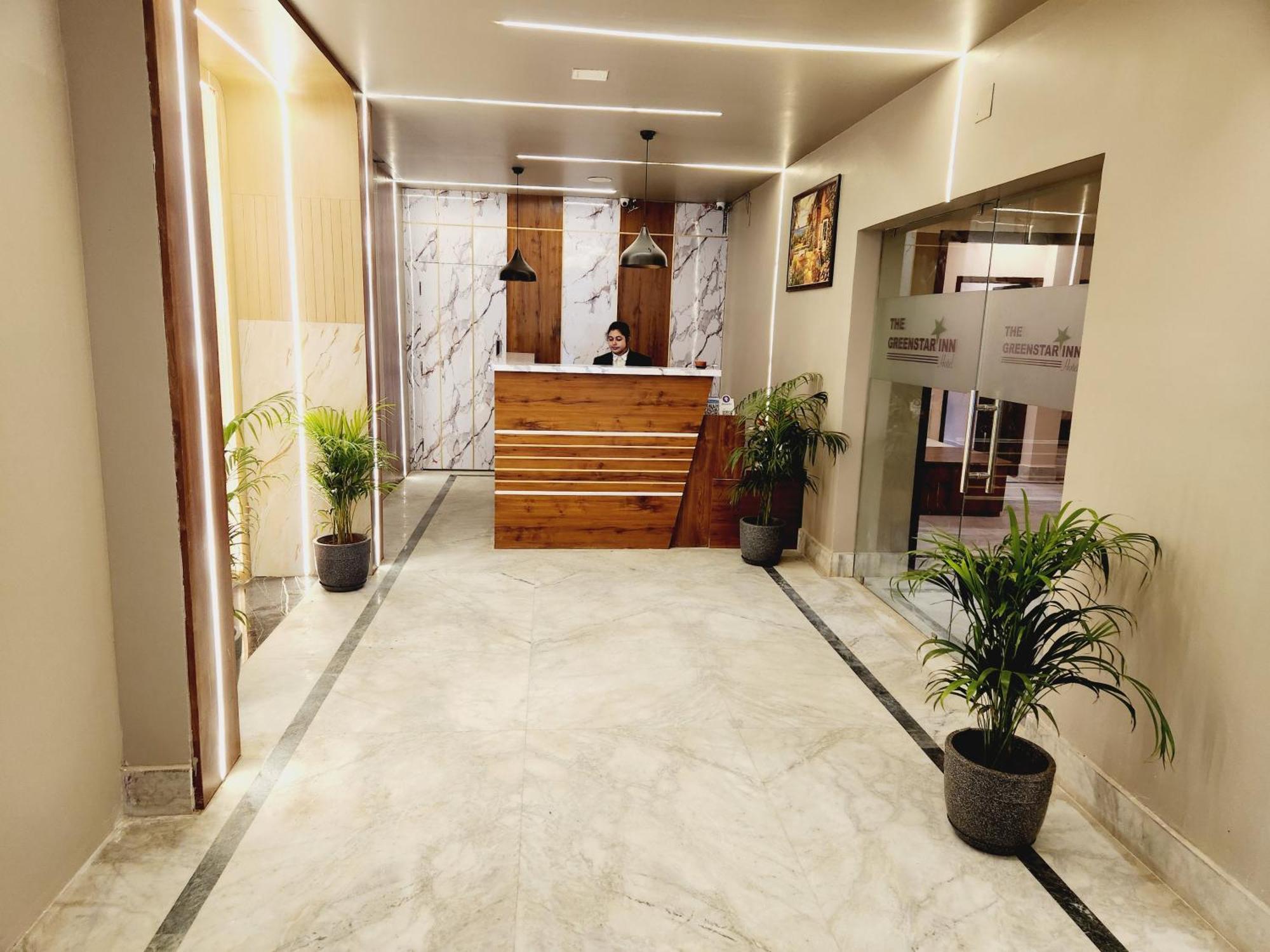 The Greenstar Inn Premium 부바네스 외부 사진
