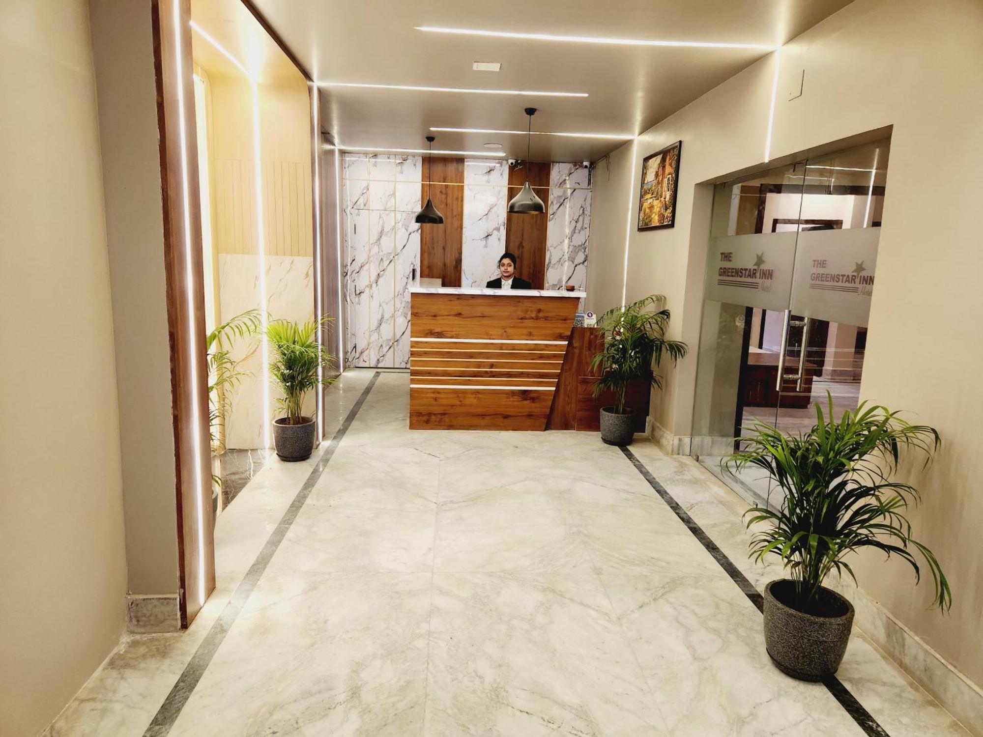 The Greenstar Inn Premium 부바네스 외부 사진