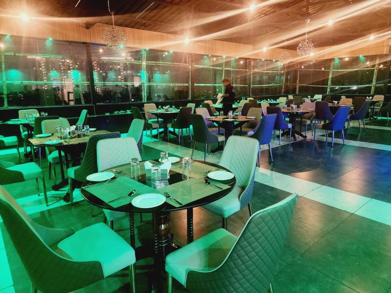 The Greenstar Inn Premium 부바네스 외부 사진